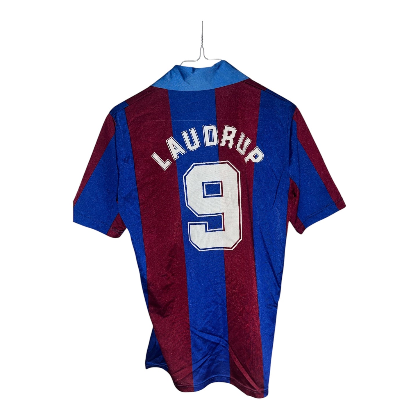 El Danés que Enamoró al Camp Nou – Camiseta Retro Barça Laudrup #9 1992-95